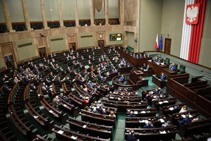 Specustawa o pomocy Ukraińcom przeszła przez Sejm. Zaskakujący los głośnej poprawki 