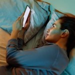 Spędzasz dużo czasu przed ekranem telefonu? To poważnie może odbijać się na twoim zdrowiu