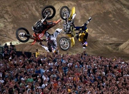 Speed & Style - zawodnicy skakali bardzo blisko siebie. Fot.: Red Bull /materiały prasowe