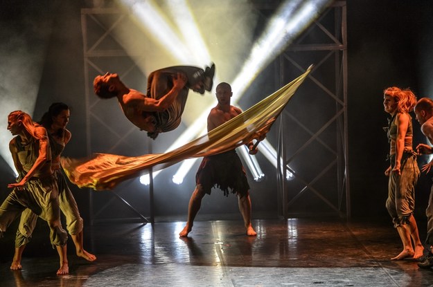 Spektakl akrobatyczno-taneczny "Prometeusz" wystawiony na Carnavalu Sztukmistrzów Lublin 2014 /Wojciech Pacewicz /PAP