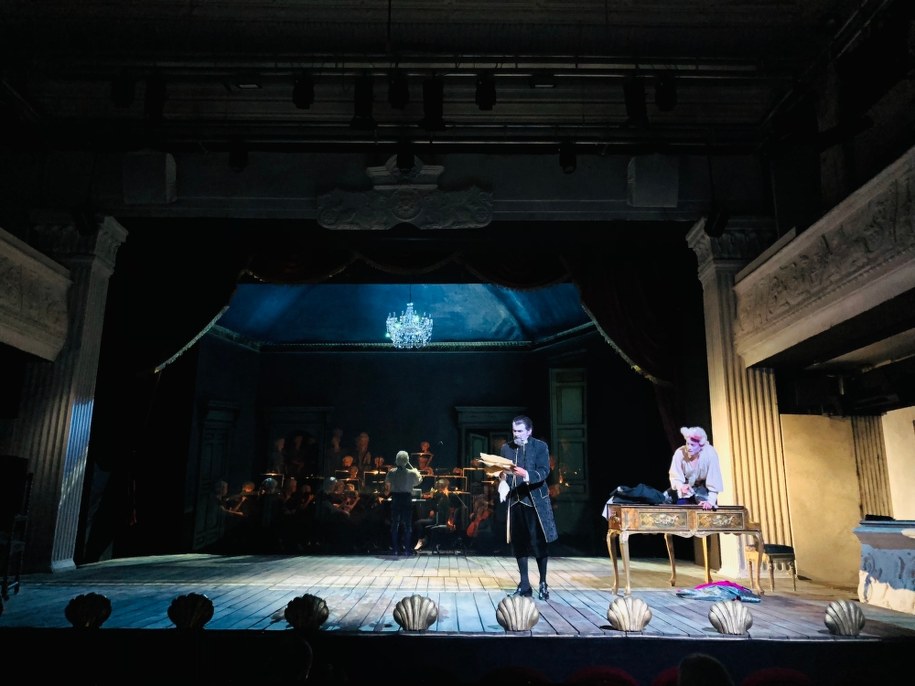 Spektakl "Amadeusz" jest starciem dwóch muzycznych osobowości: Mozarta i Salieriego /Agnieszka Wyderka /RMF FM