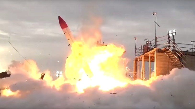 Spektakularna eksplozja japońskiej rakiety MOMO-2 tuż po starcie /Geekweek