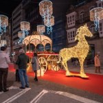 Spektakularne iluminacje przyciągają tłumy. Mieszkańcy mówią: To już przesada