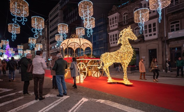 Spektakularne iluminacje przyciągają tłumy. Mieszkańcy mówią: To już przesada