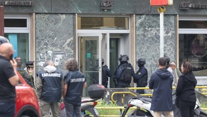 Spektakularny napad na bank. 25 zakładników, ucieczka tunelem kanalizacji