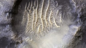 Spektakularny obraz tajemniczego krateru na Marsie