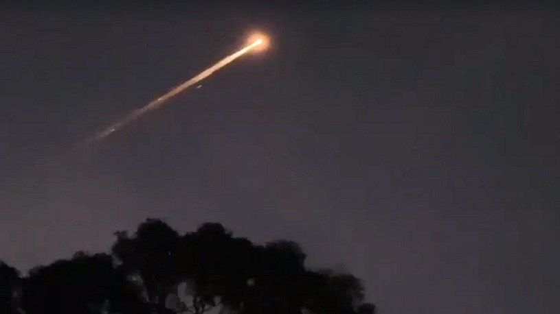 Spektakularny przelot szczątków rakiety Sojuz rozświetlił niebo nad Australią [FILM] /Geekweek
