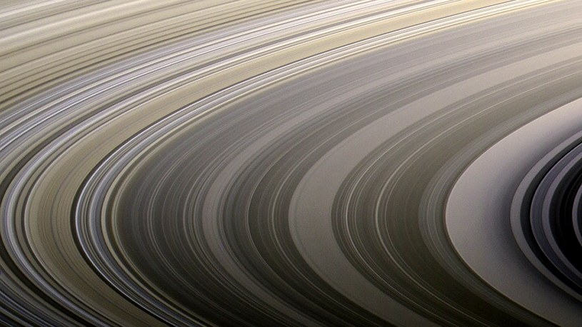 Spektakularny widok na pierścienie Saturna z perspektywy sondy Cassini [FILM] /Geekweek