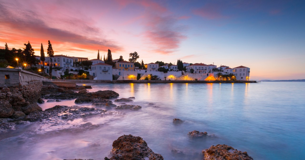 Spetses nazywana jest idealną grecką wyspą. Skąd to określenie? /Pixel