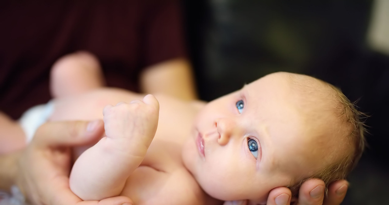 Śpiew zmniejsza stres dziecka i pozwala mu się wyciszyć /123RF/PICSEL