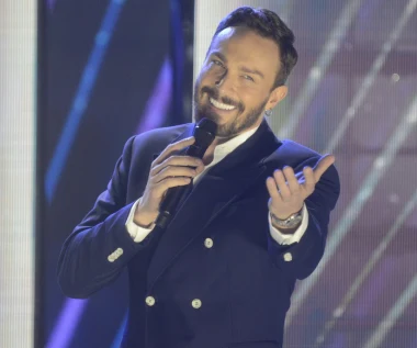 Śpiewa jak Wodecki i skradł serce niejednej Polki. Sławek Uniatowski od 16 lat jest sam!