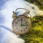 Śpimy o godzinę krócej. W który weekend marca jest zmiana czasu na letni?