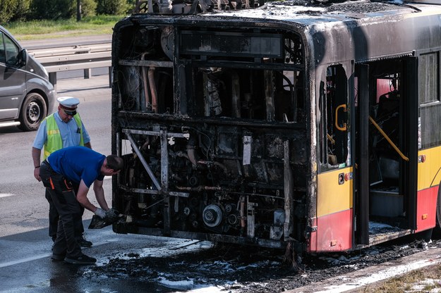 Spłonął miejski autobus przy Dworcu Zachodnim w Warszawie /Mateusz Marek /PAP