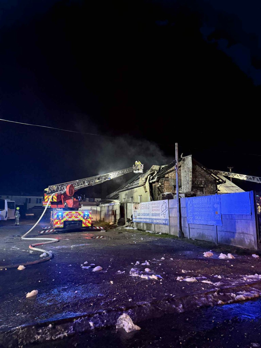 Spłonęła hala /Patrol998-Małopolska/Facebook /