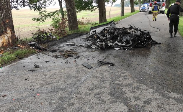 Spłonęli w porsche. Biznesmeni zginęli w wypadku na Mazurach