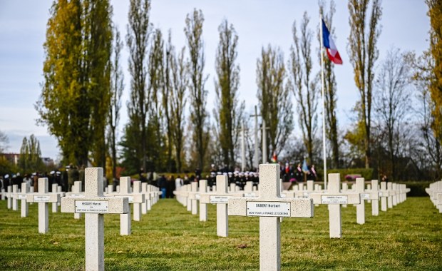 Spoczywają tu francuscy żołnierze. Największy cmentarz wojskowy poza Francją jest w Polsce