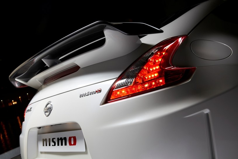 Spoiler zapewnia lepszy docisk tylnej osi przy wysokich prędkościach. /Nissan