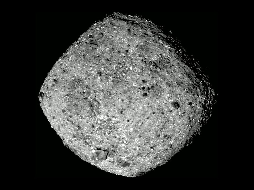 Spojrzenie na planetoidę Bennu z odległości około 80 km /NASA