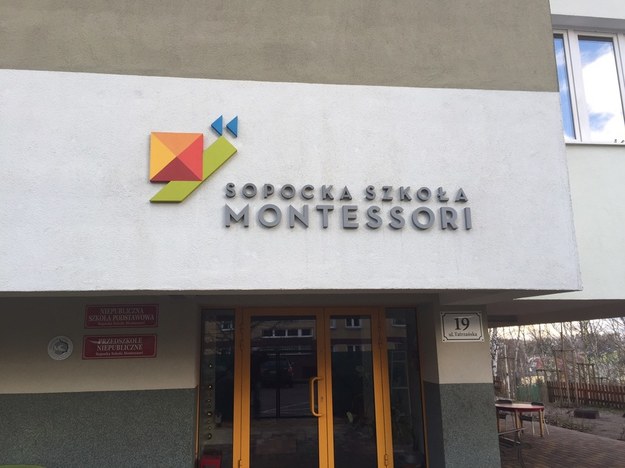 Spopocka Szkoła Montessori, gdzie uczył 60-latek /Kuba Kaługa /RMF FM