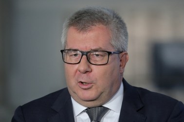 Spór Czarneckiego i Thun. Mazurek: Decyzja ws. europosła PiS będzie polityczna