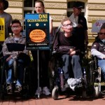 Spór o asystencję osobistą. Projekt w Sejmie. "Minister finansów popiera"