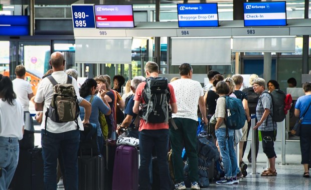 Spór o odszkodowania dla pasażerów. Polska po stronie linii lotniczych
