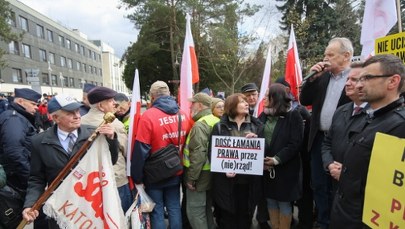 Spór o TK po ślubowaniu sędziów. "Legalne" kontra "dalsza eskalacja"
