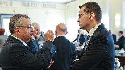 Spór w rządzie. Morawiecki i Adamczyk kłócą się o program budowy tanich mieszkań