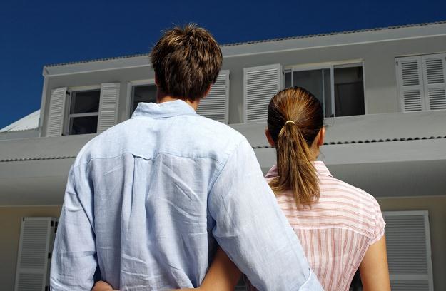 Spora grupa klientów chcących kupić mieszkanie może odłożyć swoje plany do 2014 r. /Emmerson