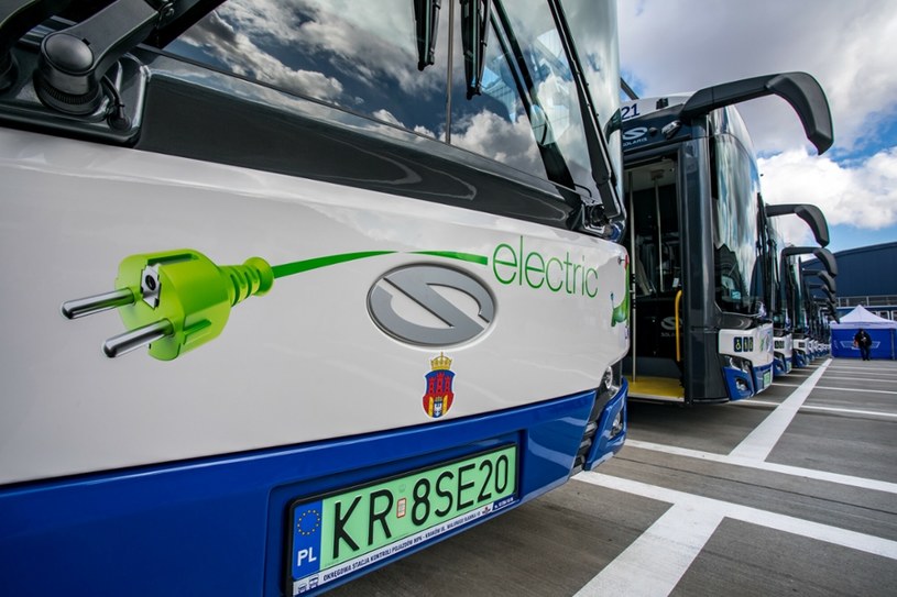 Sporo elektrycznych autobusów jeździ po Krakowie, ale ceny biletów w tym mieście są wyższe niż w Warszawie /Jan Graczyński /East News