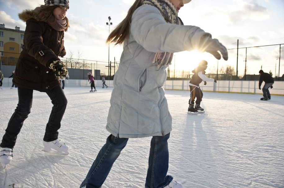Sport uprawiany zimą niesie ze sobą wiele korzyści – wzmacnia odporność, poprawia samopoczucie i pomaga zrzucić zbędne kilogramy /PAP /PAP
