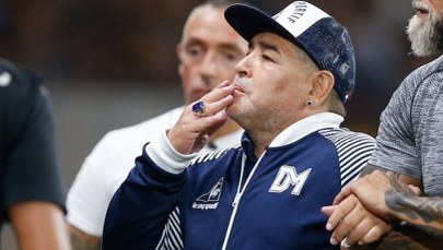 Sportowcy pomagają w czasie pandemii. Maradona przekazał wyjątkową koszulkę