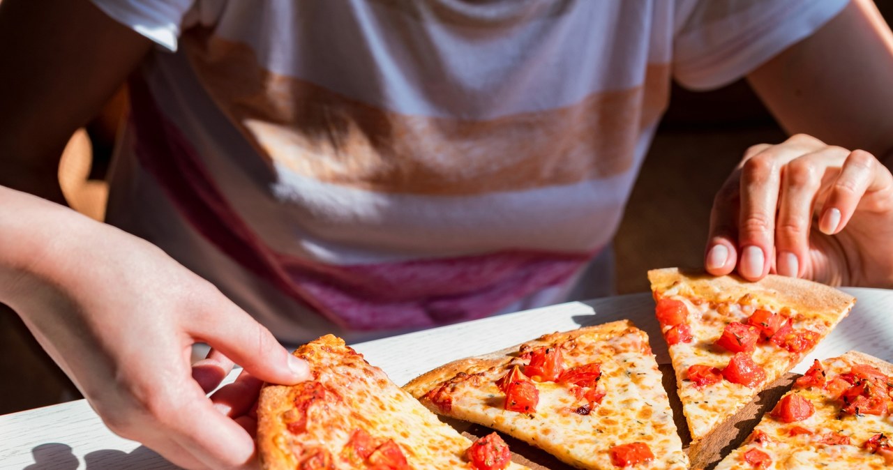 Sposób jedzenia pizzy ukazuje typ osobowości, który posiadasz.  /Pixel