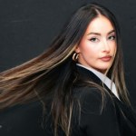 Sposób na nieskazitelnie proste włosy o poranku. Odkryj nietypowy trik