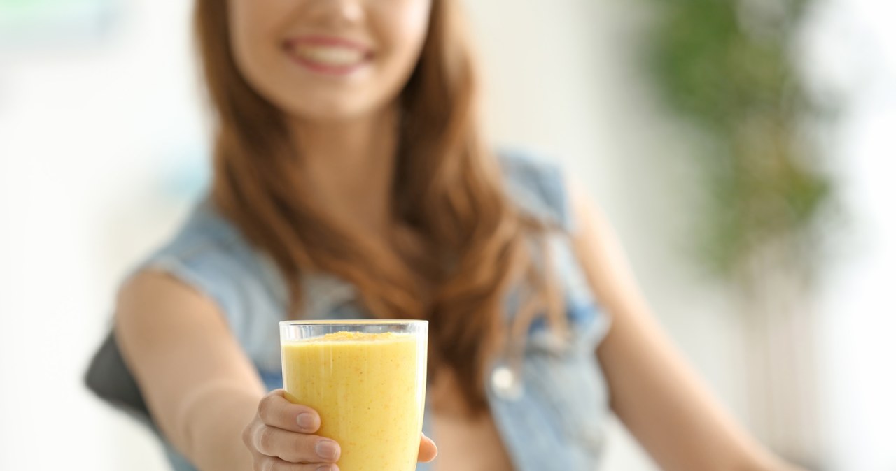 Sposób na zdrową i promienną skórę? Odmładzające smoothie z mango może zdziałać naprawdę wiele. /Pixel