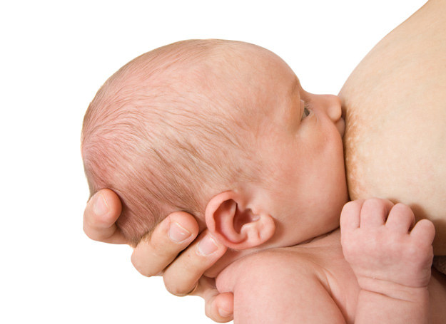 Sposób w jaki rodzimy dziecko nie wpływa na zdolność karmienia piersią. /123RF/PICSEL