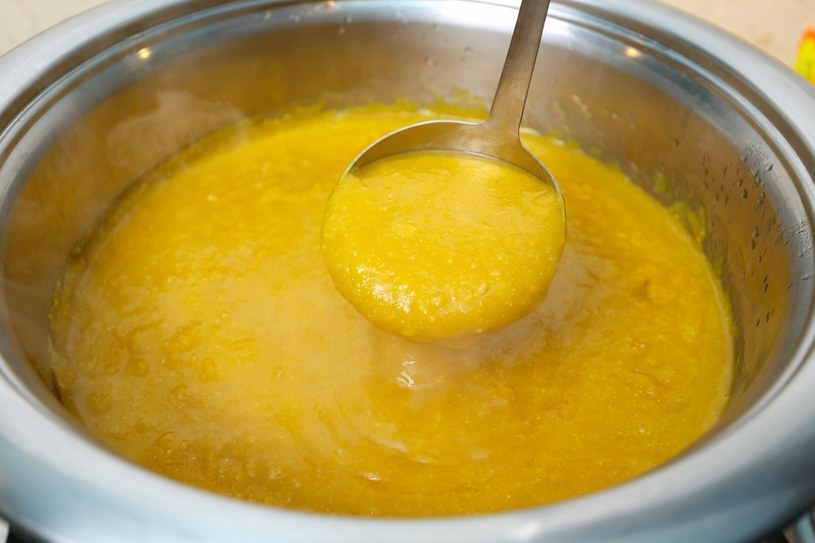 Sposobów przygotowania dyni jest mnóstwo. Popularną opcją jest zupa krem /123RF/PICSEL