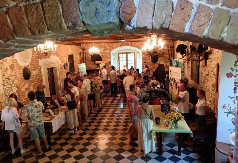 Spotkane i degustacja na zamku w Korzkwi /