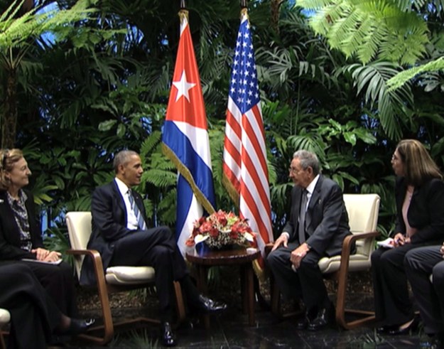 Spotkanie Baracka Obamy i Raula Castro /OFFICIAL TV SIGNAL/POOL /PAP/EPA