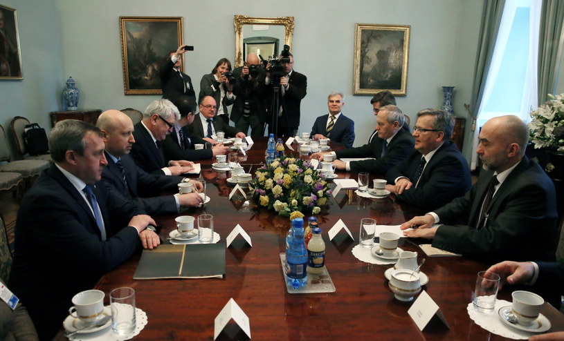 Spotkanie Bronisława Komorowskiego z Ołeksandrem Turczynowem /Tomasz Gzell   (PAP) /PAP
