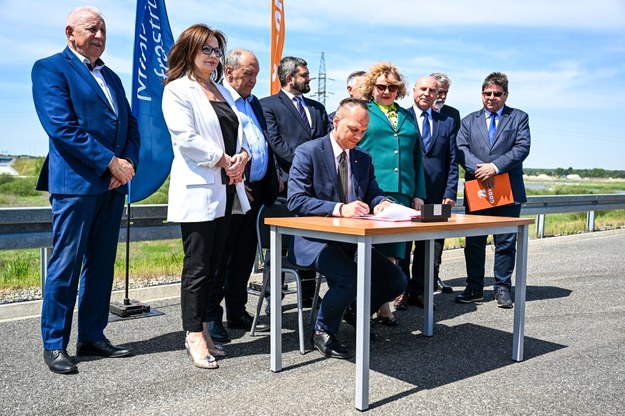 Spotkanie dotyczyło programu inwestycji dla budowy nowego przebiegu drogi krajowej nr 9, od węzła Rzeszów Zachód na autostradzie A4 do drogi ekspresowej S74 /Darek Delmanowicz /PAP