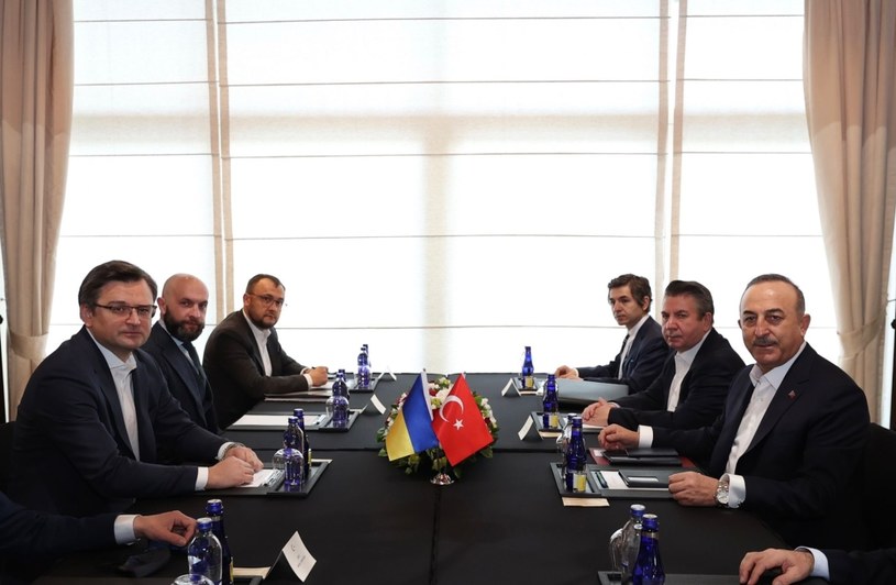 Spotkanie Kułeba-Ławrow. Szef MSZ Ukrainy spotkał się z tureckim ministrem