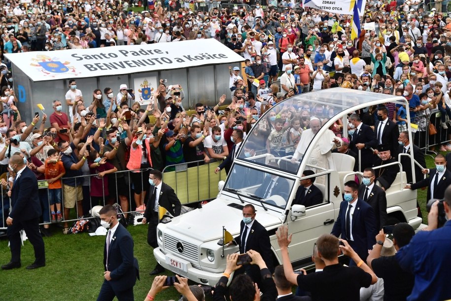 Spotkanie papieża z młodymi na stadionie w Koszycach /LUCA ZENNARO /PAP/EPA