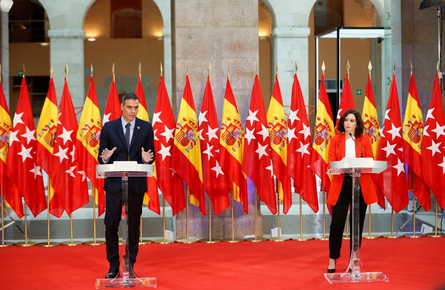 Spotkanie pomiędzy premierem Hiszpanii Pedrem Sanchezem a premier regionu Madrytu Isabel Diaz Ayuso /EMILIO NARANJO /PAP/EPA