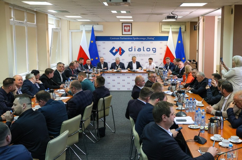 Spotkanie premiera z przedstawicielami protestujących rolników /Paweł Supernak /PAP