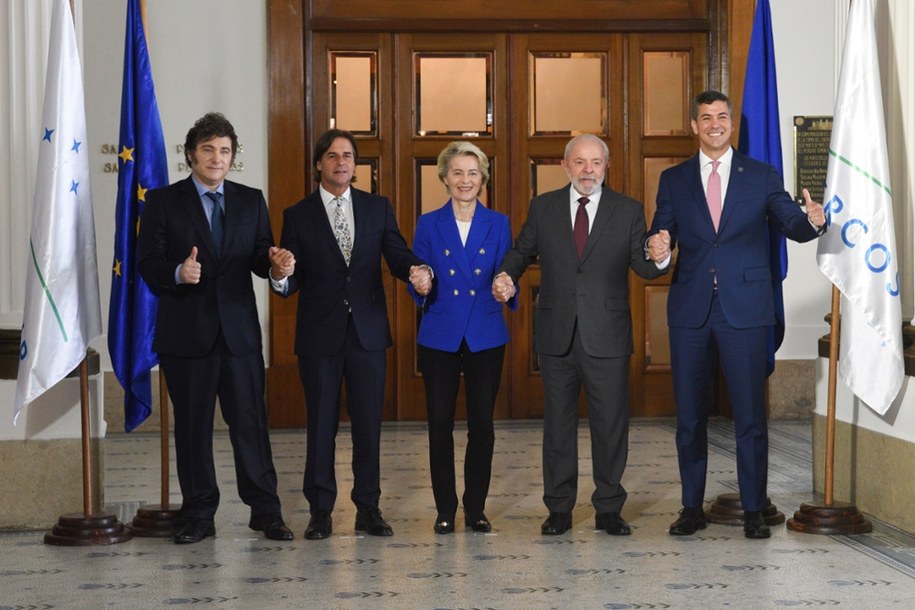 Spotkanie przedstawicieli Mercosur i Ursuli von der Leyen w Montevideo /SOFIA TORRES /PAP/EPA