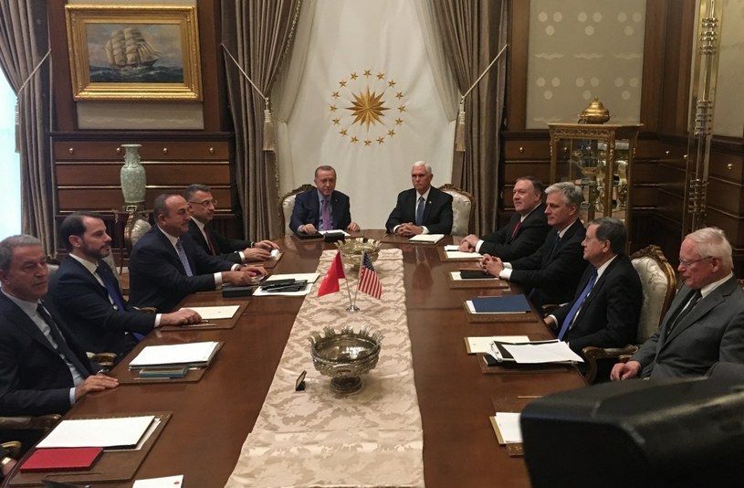 Spotkanie wiceprezydenta USA Mike'a Pence'a z prezydentem Turcji Recepem Tayyipem Erdoganem /Shaun TANDON /AFP
