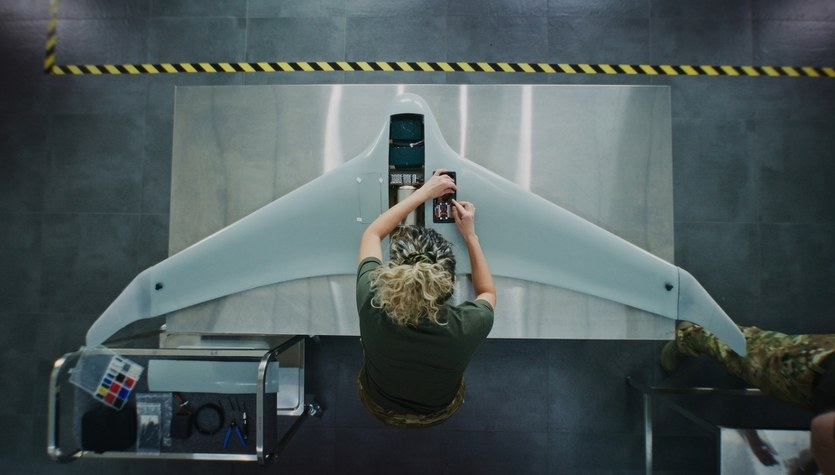 "Spotkanie z dronem w drodze do domu". KE odpowiada na rosyjską próbę zastraszenia