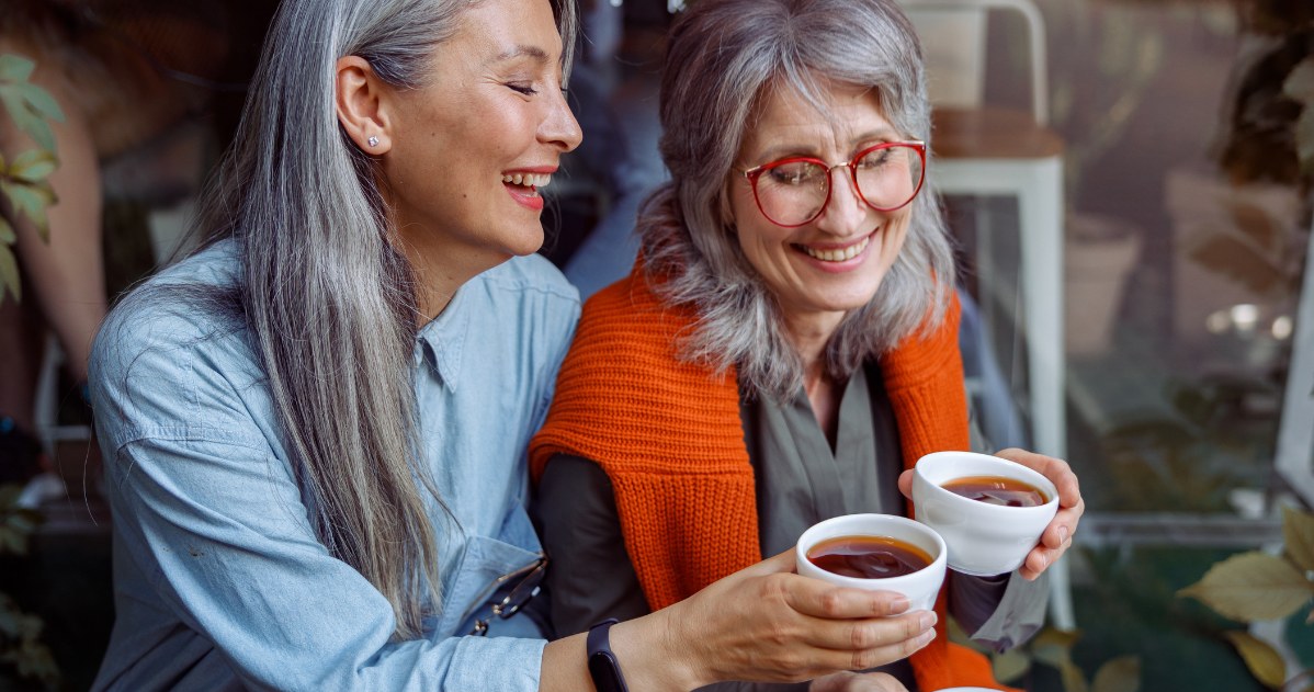Spotkanie z przyjaciółką jest potrzebne dla mózgu i zdrowia psychicznego. Stymuluje układ nerwowy, poprawia zdrowie /123RF/PICSEL