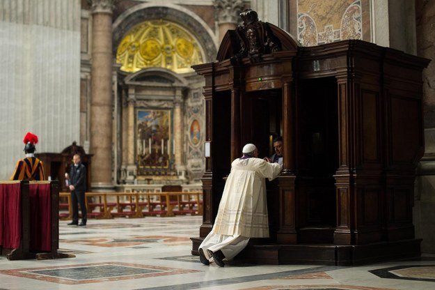 Spowiedź papieża Franciszka /OSSERVATORE ROMANO  /PAP/EPA